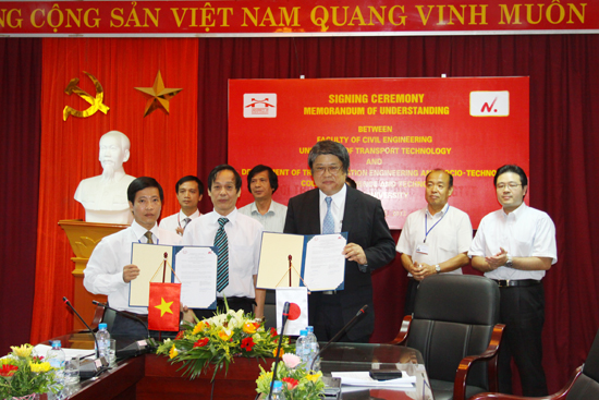 Lễ ký kết Biên bản ghi nhớ hợp tác với Khoa Kỹ thuật giao thông và Công nghệ xã hội, Đại học Nihon