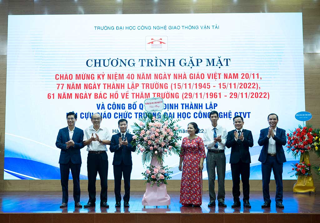 Trường ĐH Công nghệ GTVT tổ chức chương trình gặp mặt và công bố Quyết định thành lập Hội cựu giáo chức Nhà trường