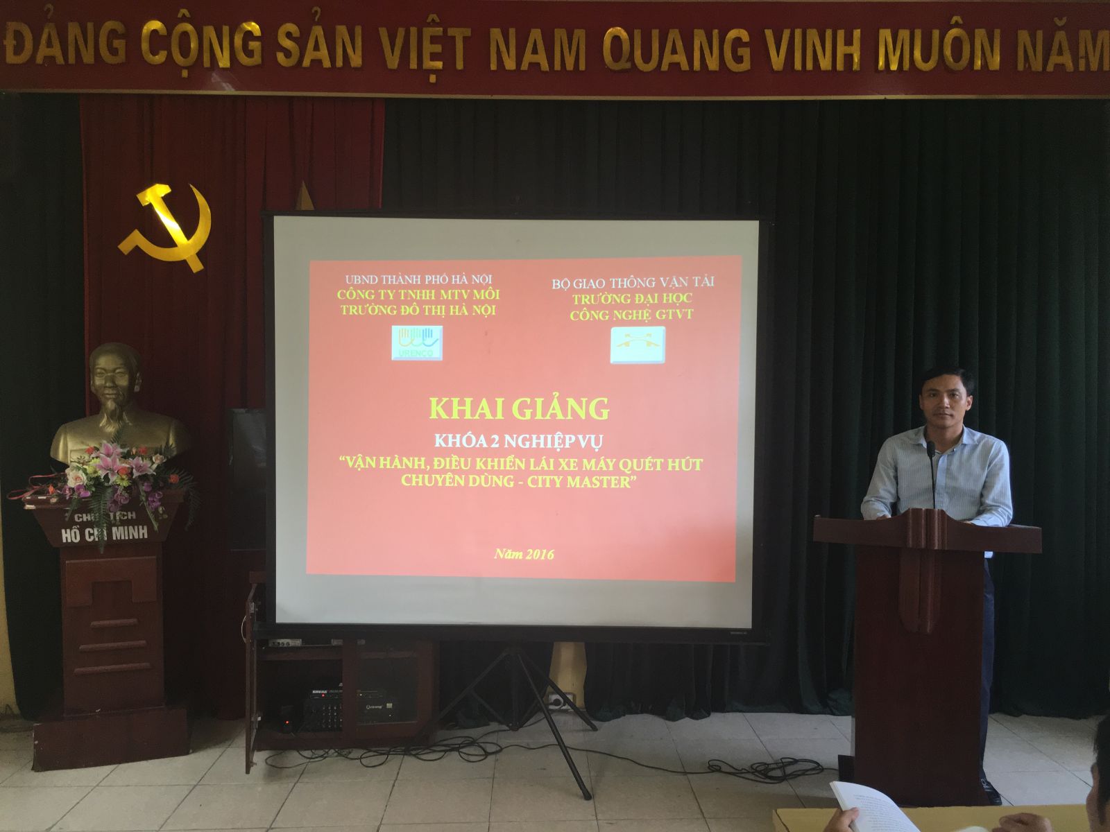Khai giảng Vận hành điều khiển xe máy quét hút chuyên dùng City Master - khóa 02