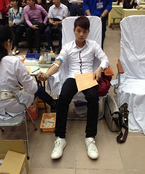 Sinh viên Phạm Đình Quý (65DCCD22) hai lần nhặt được của rơi trả lại người đánh mất