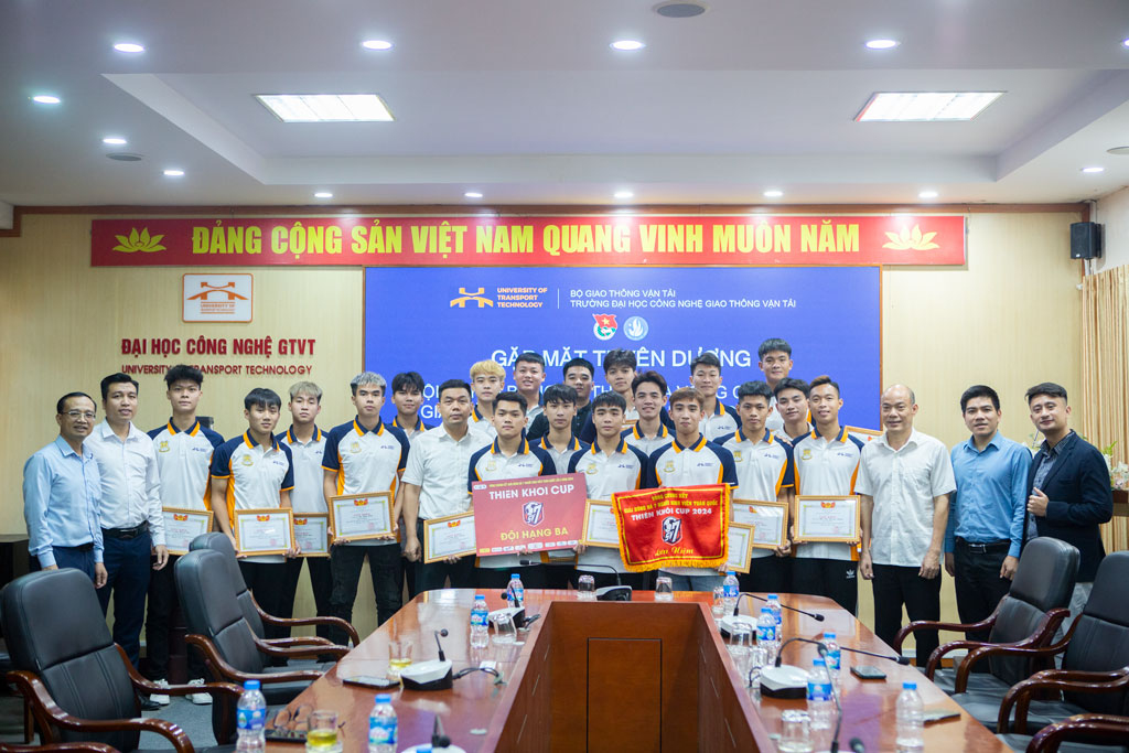 Gặp mặt tuyên dương Đội tuyển Bóng đá tham gia vòng chung kết Giải bóng đá sinh viên toàn quốc năm 2024