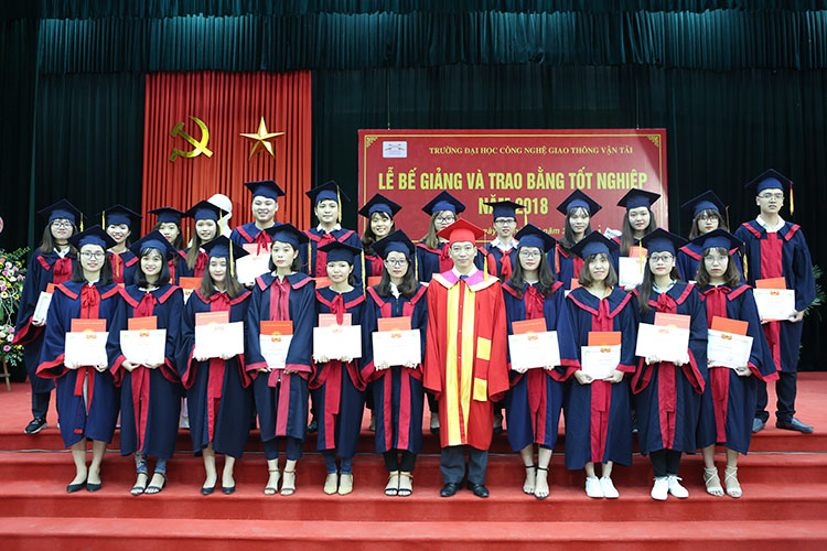 CSĐT Hà Nội: Lễ bế giảng và trao bằng tốt nghiệp cho tân cử nhân, kỹ sư năm 2018 - Đợt 2