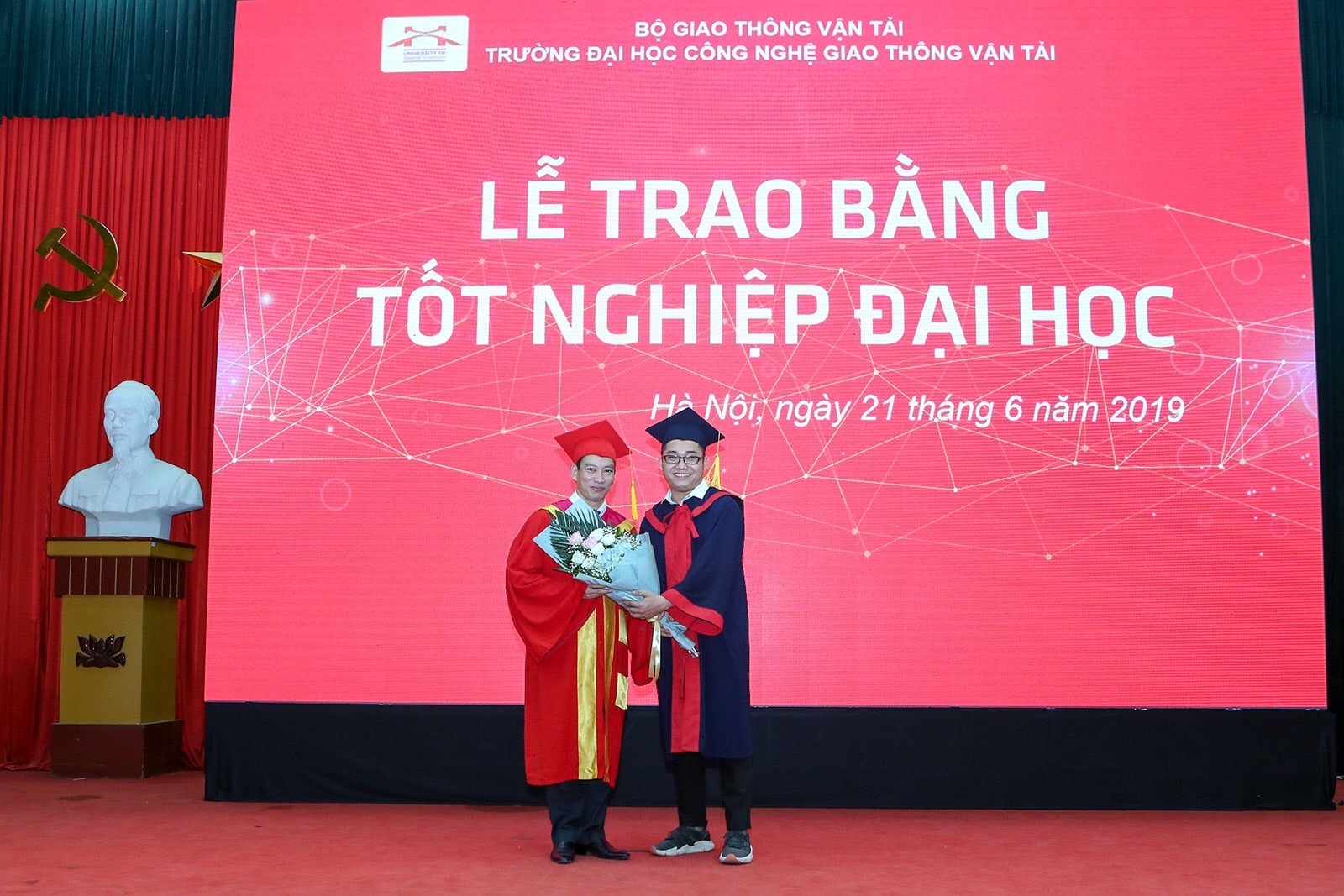 Thủ khoa tốt nghiệp ngành Cầu đường: “Hãy can đảm, tập trung vào mục tiêu và dẹp bỏ sợ hãi, tương lai sẽ nằm trong tay bạn”