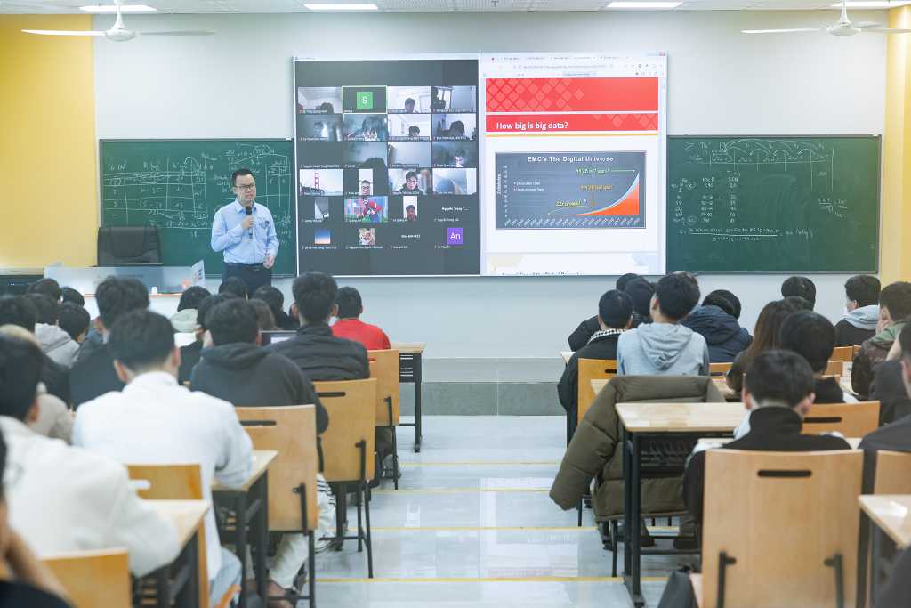 Ngày đầu học kỳ II - UTT triển khai thử nghiệm lớp học kết hợp S.OMO