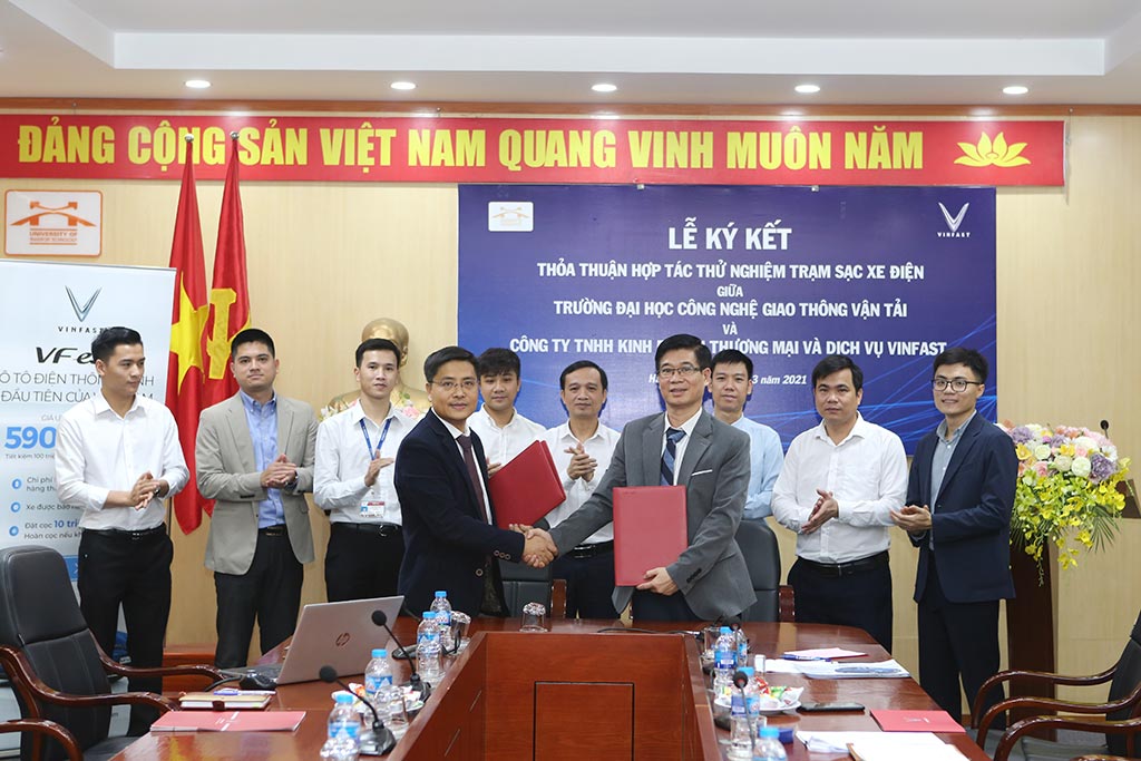 UTT ký kết thỏa thuận hợp tác với VinFast trong nghiên cứu lắp đặt thử nghiệm trạm sạc xe điện