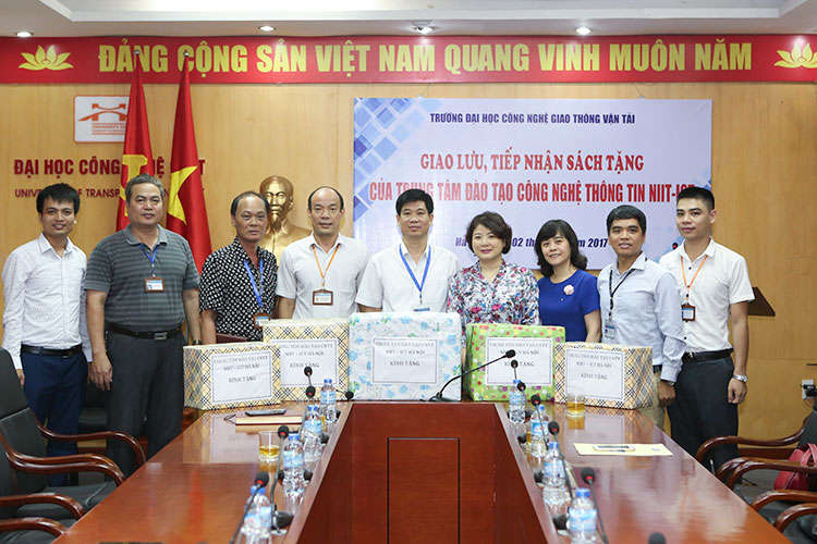 Chương trình tiếp nhận sách tặng của TTĐT Công nghệ thông tin NIIT – ICT Hà Nội