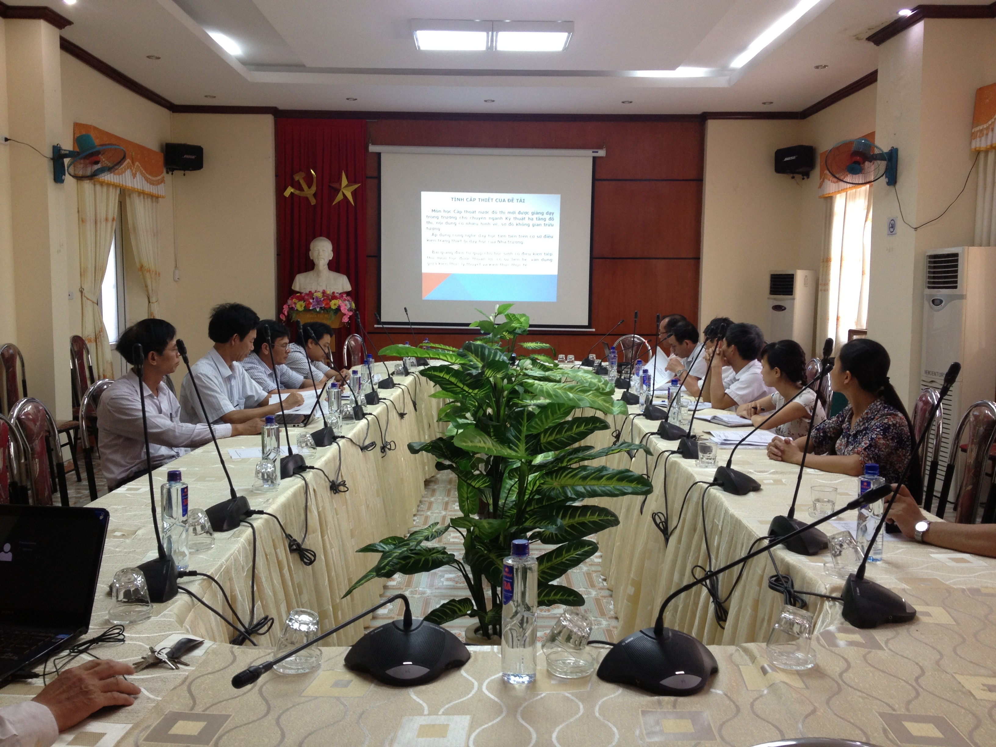 Quyết định Giao nhiệm vụ thực hiện đề tài NCKH cấp Trường (Đợt 2)