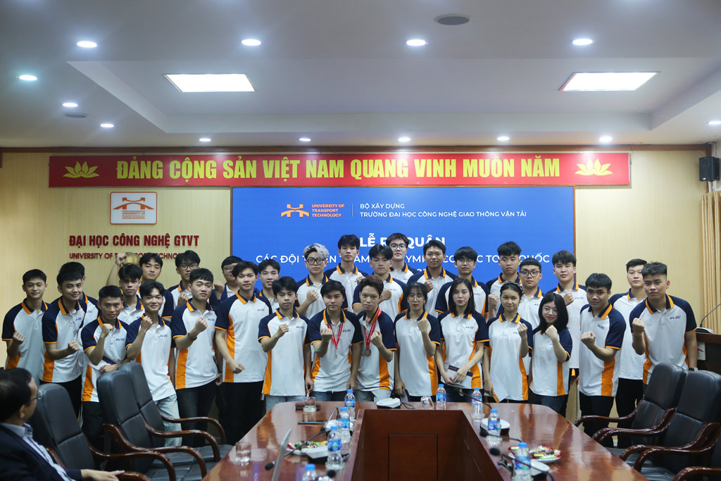 Tuyên dương sinh viên đạt giải Olympic Toán học và lễ ra quân Đội tuyển Olympic Cơ học toàn quốc 2025