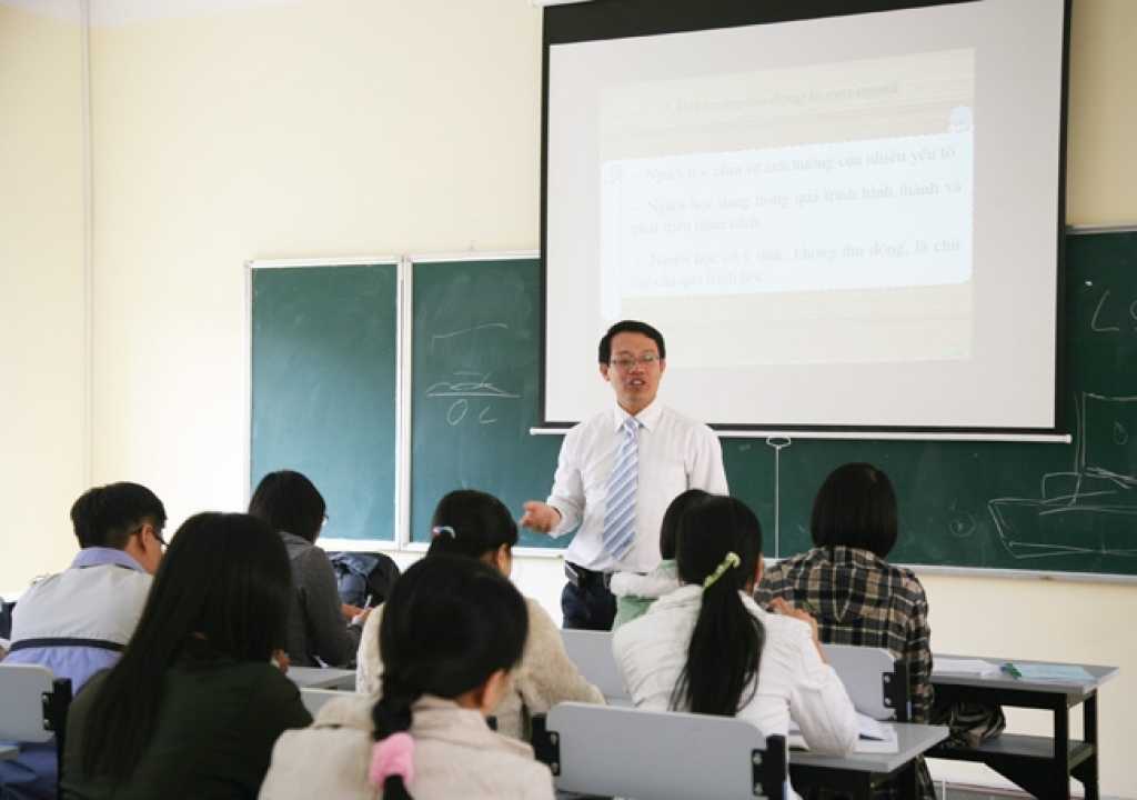 Vai trò của giảng viên trong việc hướng dẫn sinh viên nghiên cứu khoa học