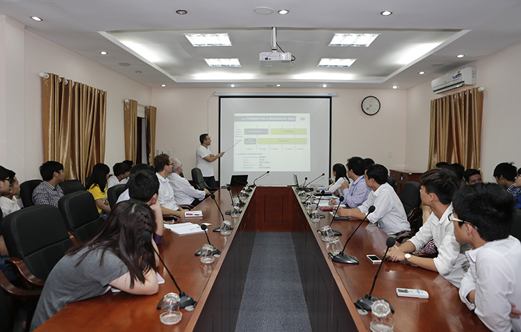 Meeting on cooperation between National Institute of Applied Sciences (INSA) and University of Transport Technology