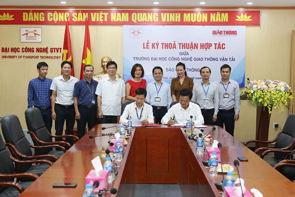 Đại học Công nghệ GTVT và Báo Giao thông ký kết thỏa thuận hợp tác chiến lược