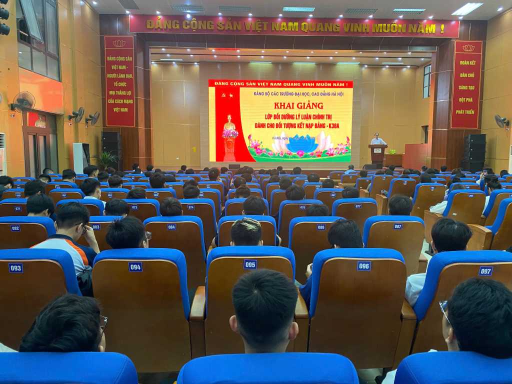 Khai giảng lớp Bồi dưỡng lý luận chính trị dành cho đối tượng kết nạp Đảng K38A