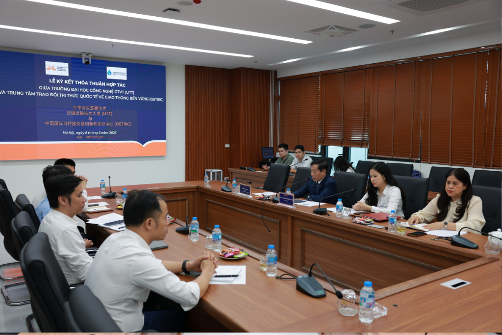 UTT ký kết Biên bản ghi nhớ hợp tác với Trung tâm Đổi mới và Chia sẻ tri thức giao thông bền vững quốc tế Trung Quốc (GSTIKC)
