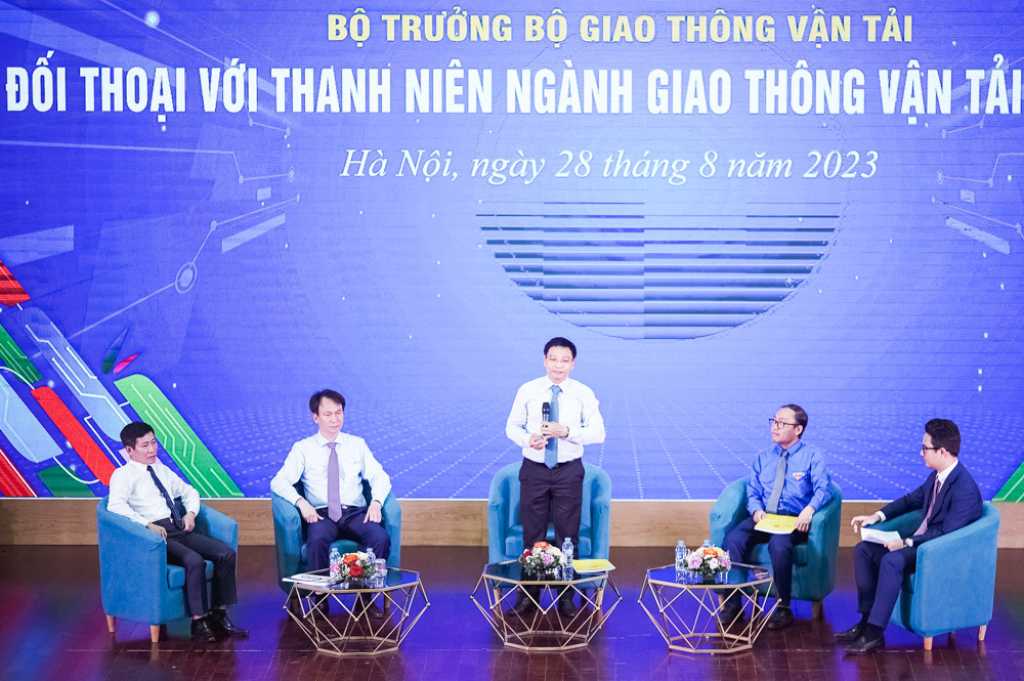 Bộ trưởng Bộ GTVT đối thoại với thanh niên ngành GTVT năm 2023