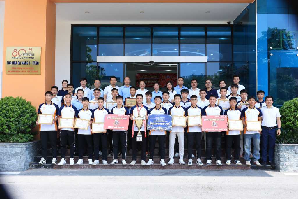 UTT Honours and Rewards Student Football Team for Winning SV7 Thien Khoi Cup 2026