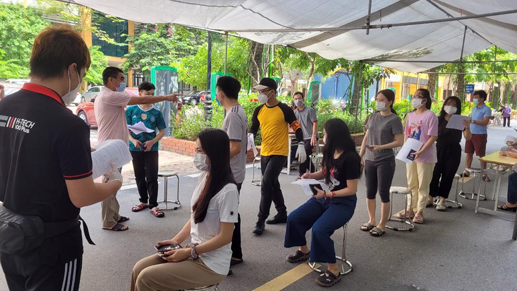 Lưu học sinh Lào tại UTT được hỗ trợ tiêm Vắc xin phòng chống Covid-19