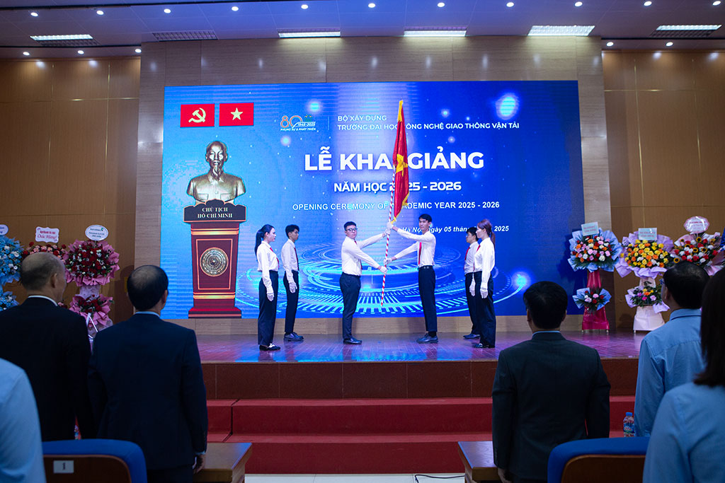 Trường Đại học Công nghệ GTVT hòa chung không khí khai giảng toàn ngành Giáo dục năm học 2025 - 2026