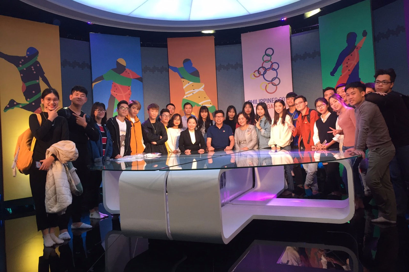 Sinh viên năm nhất thực tế tại kênh truyền hình số vệ tinh K+ trong khóa đào tọa bồi dưỡng Kỹ năng mềm