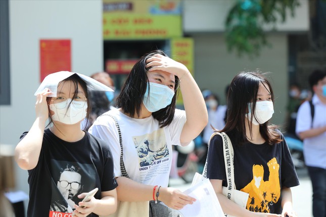 Nhiều trường Đại học giảm xét tuyển học bạ vì lo học trực tuyến kéo dài