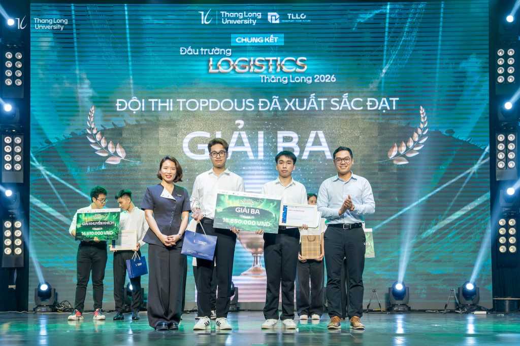 Đội thi TopDuos - UTT đạt Giải Ba tại cuộc thi “Đấu trường Logistics Thăng Long 2026: The Aristeia”