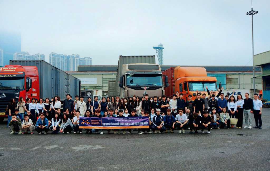 Sinh viên chuyên ngành Hải quan & Logistics trải nghiệm thực tế tại Cảng cạn ICD Mỹ Đình