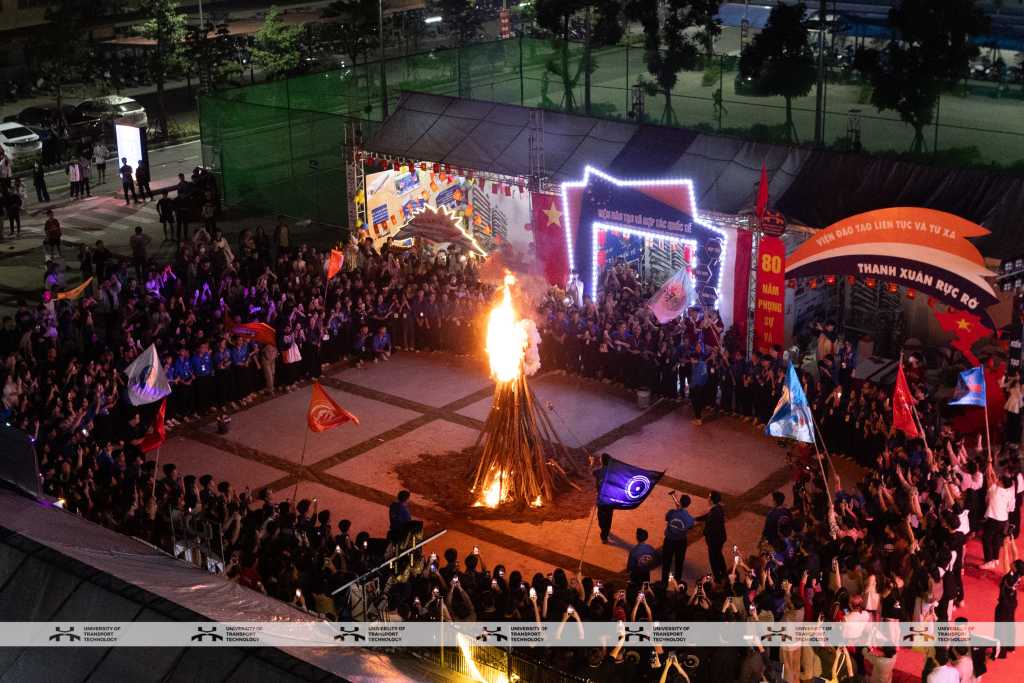 Sôi động, trẻ trung và tràn đầy nhiệt huyết: Hội trại - Văn nghệ sinh viên UTT và Triển lãm Không gian Đổi mới sáng tạo chào mừng 80 năm thành lập Trường