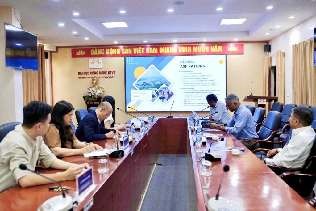 Lãnh đạo Nhà trường tiếp và làm việc với Đoàn chuyên gia Viện Công nghệ Ấn Độ (IIT)