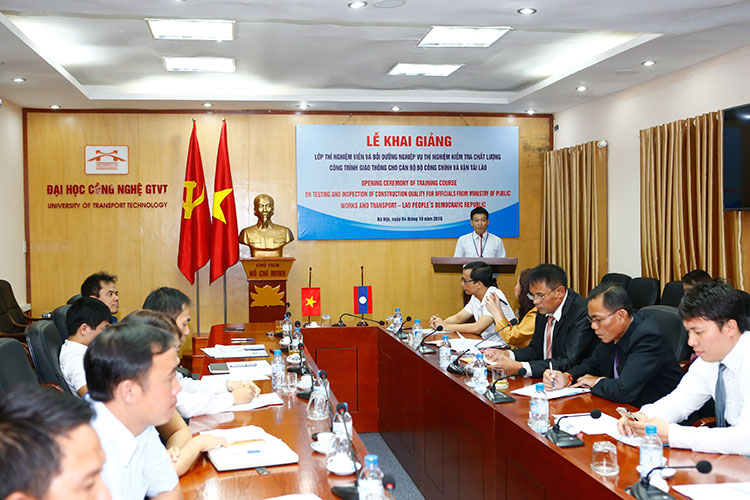 Lễ Khai giảng lớp thí nghiệm viên và bồi dưỡng nghiệp vụ thí nghiệm kiểm tra chất lượng công trình giao thông cho cán bộ Bộ Công chính và vận tải Lào