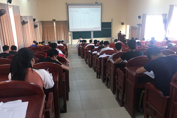 Khoa Công nghệ thông tin tổ chức kỳ thi đánh giá năng lực tiếng Anh cho sinh viên K69