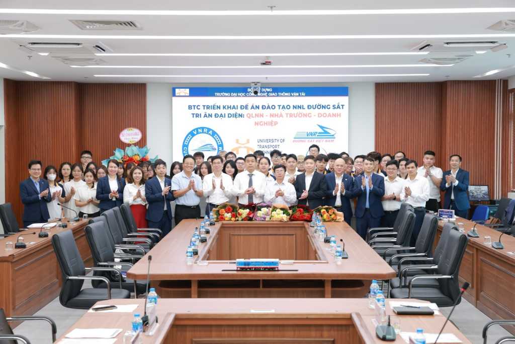 University of Transport Technology Organizes the Opening Ceremony of an Advanced Railway Professional Training Course