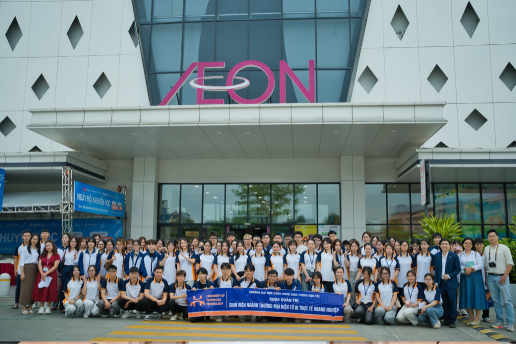 Sinh viên khóa 76 ngành Thương mại điện tử trải nghiệm thực tế tại AEON Việt Nam
