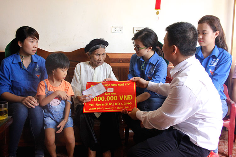 University of Transport Technology (UTT) students organized Summer Volunteer Program 2016 in Nam Dinh province