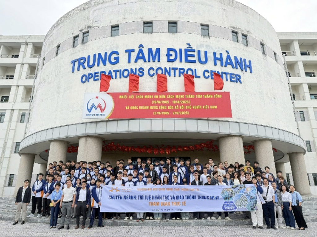 Sinh viên chuyên ngành Trí tuệ nhân tạo & Giao thông thông minh UTT: Kiến tạo tương lai cùng doanh nghiệp