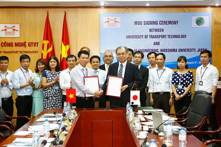 The signing ceremony for Cooperation of Hiroshima University – Japan with students and teachers of University of Transport Technology (UTT)