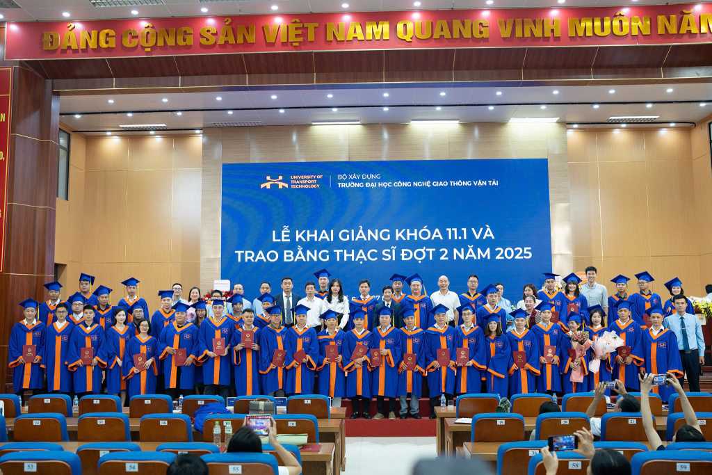 Trường Đại học Công nghệ GTVT tổ chức Lễ Khai giảng cao học Khóa 11.1 và Trao bằng Thạc sĩ đợt 2 năm 2025