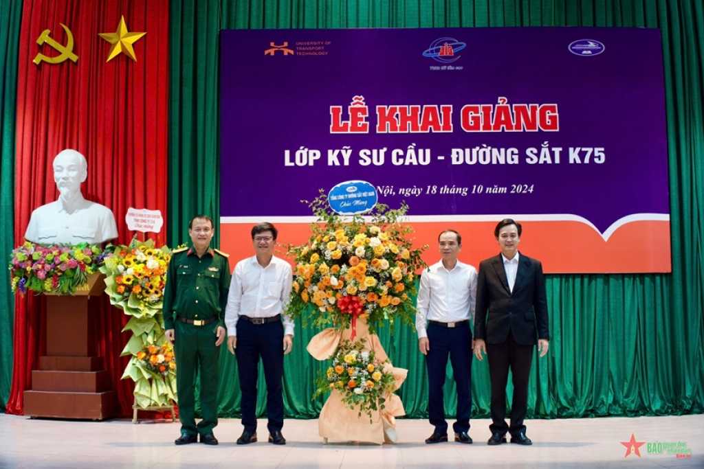 Trường ĐH Công nghệ GTVT khai giảng Lớp Kỹ sư Cầu - Đường sắt cho Tổng công ty 319