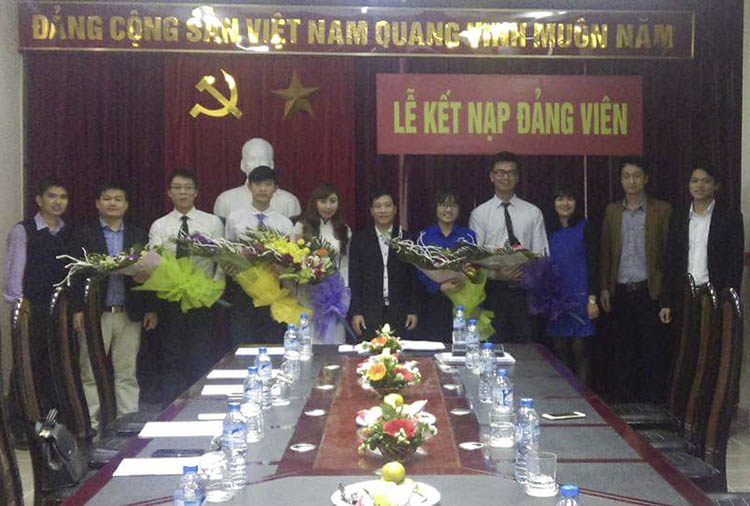 Lễ kết nạp Đảng viên sinh viên chào mừng 85 năm ngày thành lập Đoàn TNCS Hồ Chí Minh (26/3/1931 – 26/3/2016)