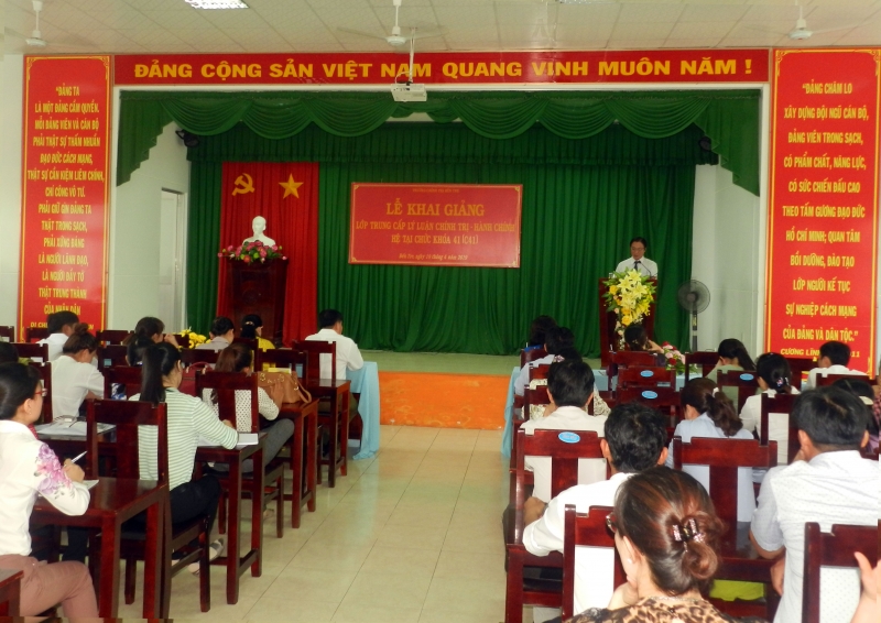 Thông báo nhập học Lớp Trung cấp Lý luận chính trị - Hành chính (Hệ không tập trung)