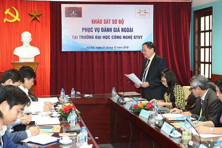 Tiếp Đoàn chuyên gia đánh giá ngoài khảo sát sơ bộ Trường phục vụ đánh giá ngoài Trường Đại học Công nghệ GTVT