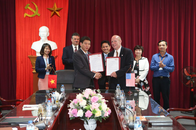 Tiếp và làm việc với Đại học Gannon - Hoa Kỳ