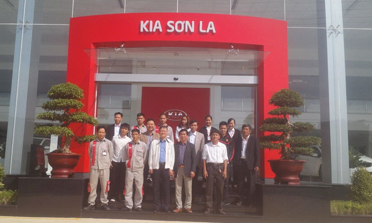Đoàn công tác Khoa Cơ khí – Đại học Công nghệ GTVT thăm quan và làm việc với đại lý KIA Sơn La