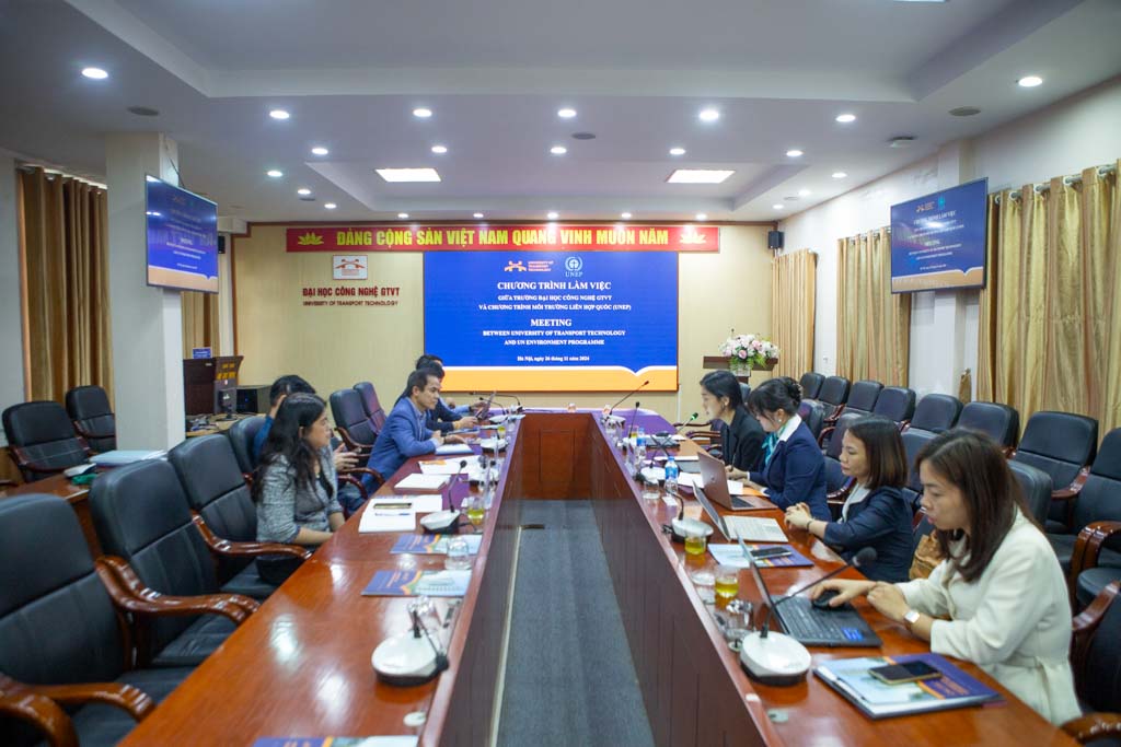 Lãnh đạo Nhà trường tiếp và làm việc với đại diện Chương trình Môi trường Liên Hợp Quốc (UNEP)