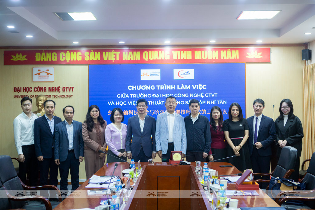 Thúc đẩy hợp tác giáo dục và nghiên cứu với Học viện Kỹ thuật Đường sắt Cáp Nhĩ Tân, Trung Quốc