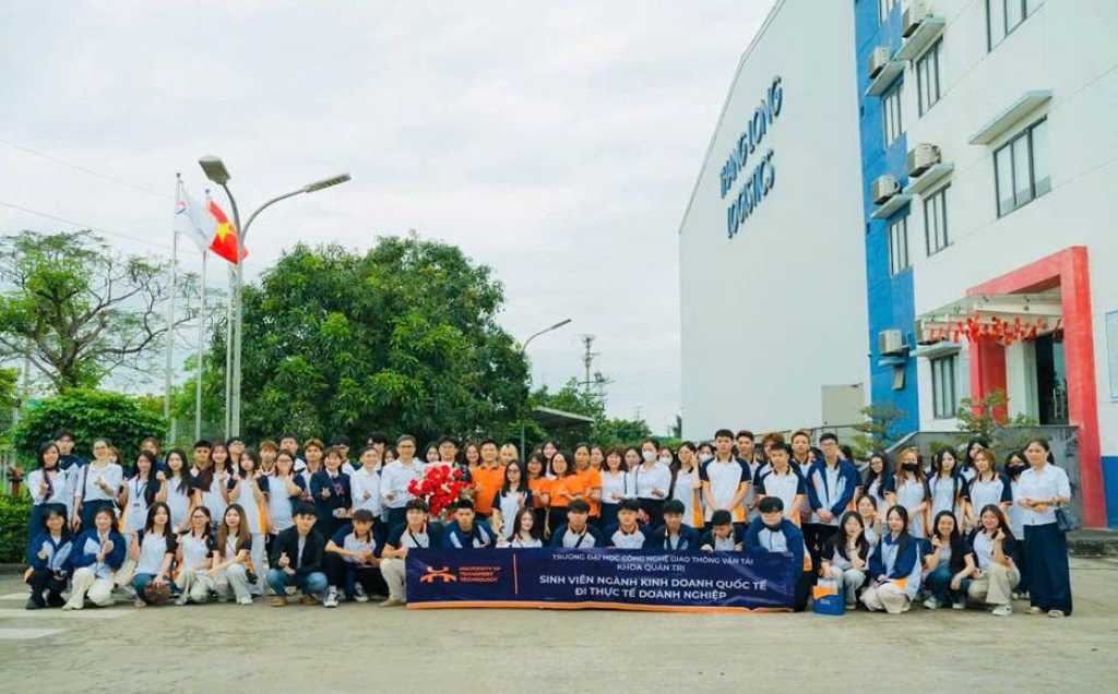 K76 Students in International Business at UTT Explore Modern Logistics Operations