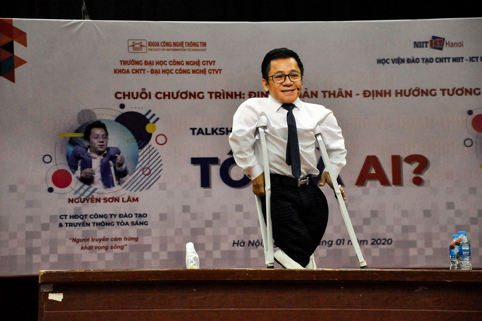 Chuỗi hoạt động định vị bản thân, định hướng tương lai: Talkshow TÔI LÀ AI?