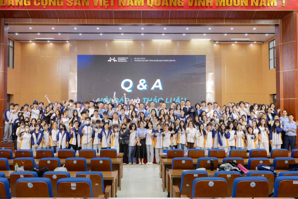 Tọa đàm định hướng nghề nghiệp cho sinh viên ngành thương mại điện tử - Hành trang cho sinh viên k76 trong thời đại số