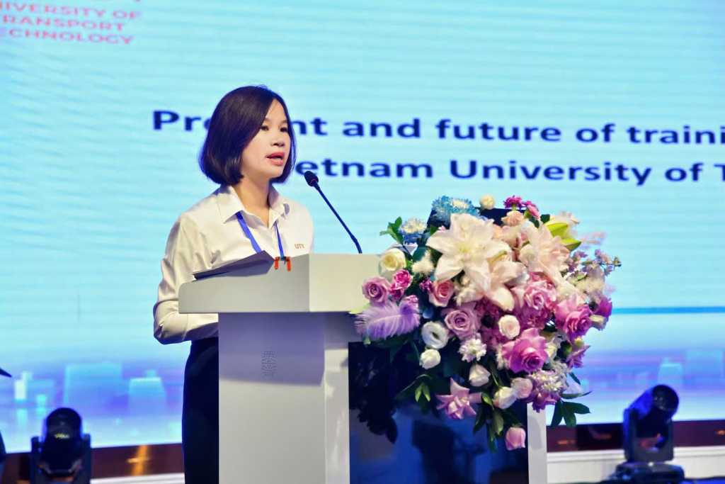 UTT tham gia Hội nghị Trung Quốc (Quảng Tây) – ASEAN và trở thành thành viên Trung tâm Đổi mới & Hợp tác về AI trong Giao thông vận tải