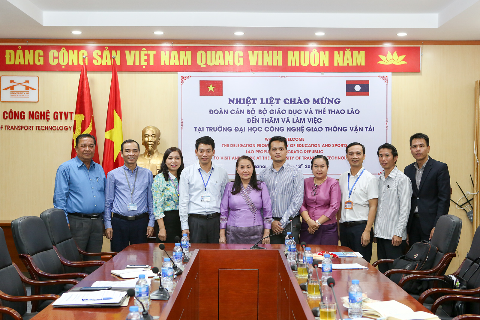 Đoàn Bộ Giáo dục và Thể thao Lào thăm và làm việc tại Trường Đại học Công nghệ GTVT