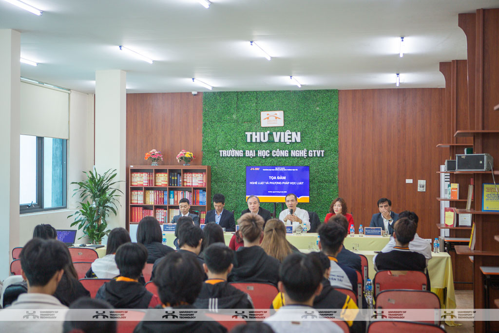 Tọa Đàm Ngành Luật: Hành Trang và Cơ Hội Bứt Phá cho Sinh Viên K75 Luật – Chính Trị