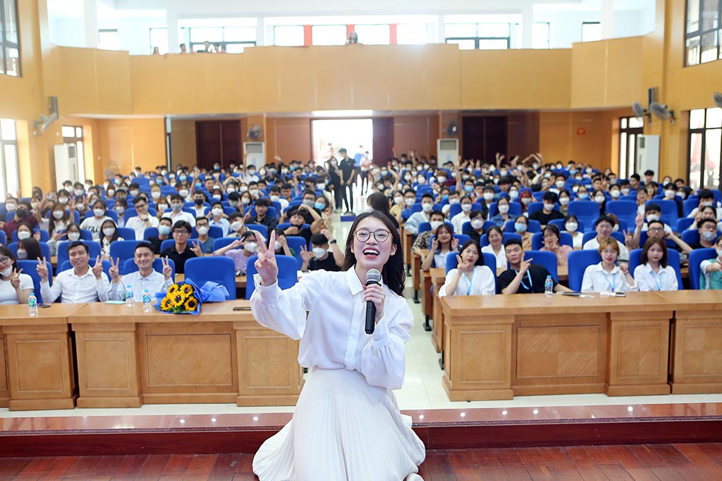 Talk show: Làm thế nào để học tốt ngoại ngữ và giao lưu cùng MC chương trình Đường lên đỉnh Olympia - Khánh Vy